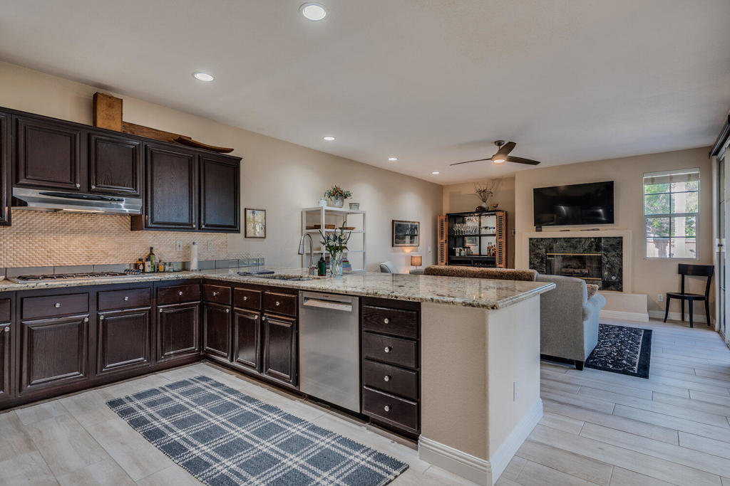 47875 Rosemary Street