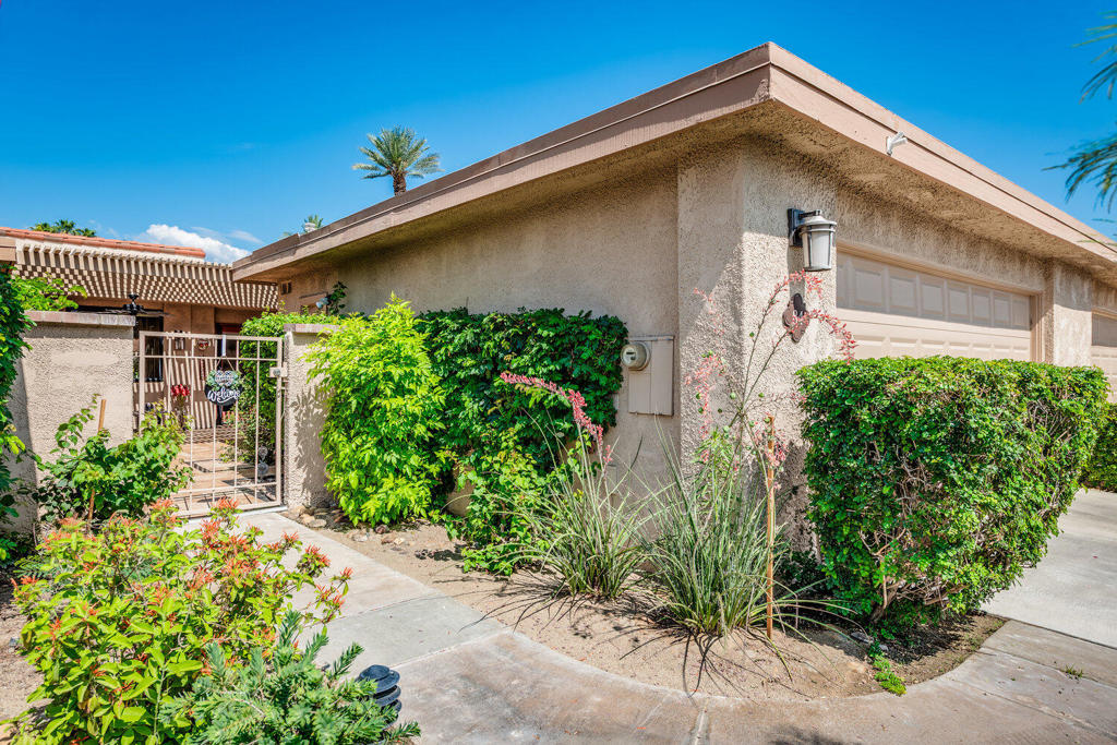 84 La Ronda Drive