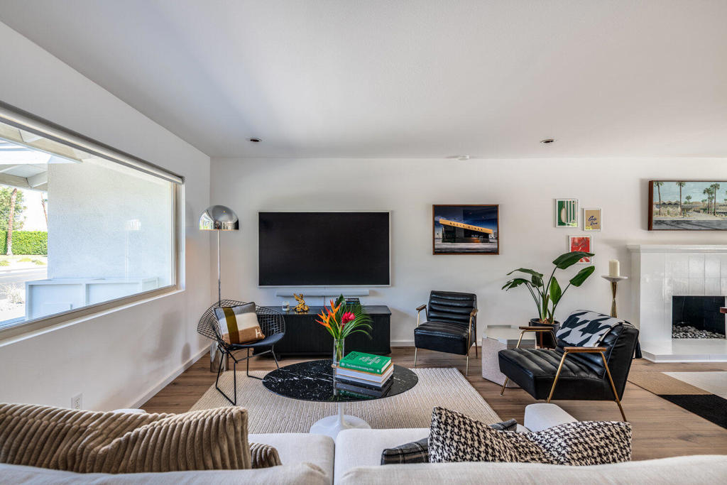 2517 E Mesquite Avenue