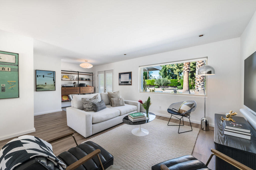 2517 E Mesquite Avenue