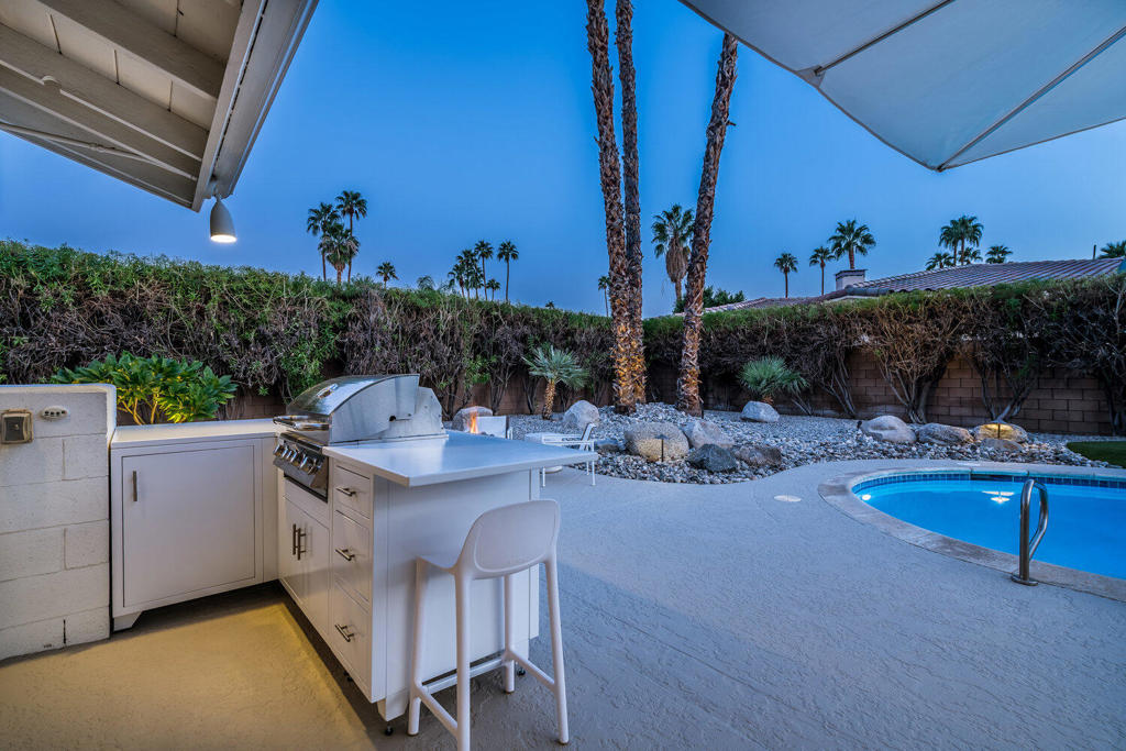 2517 E Mesquite Avenue