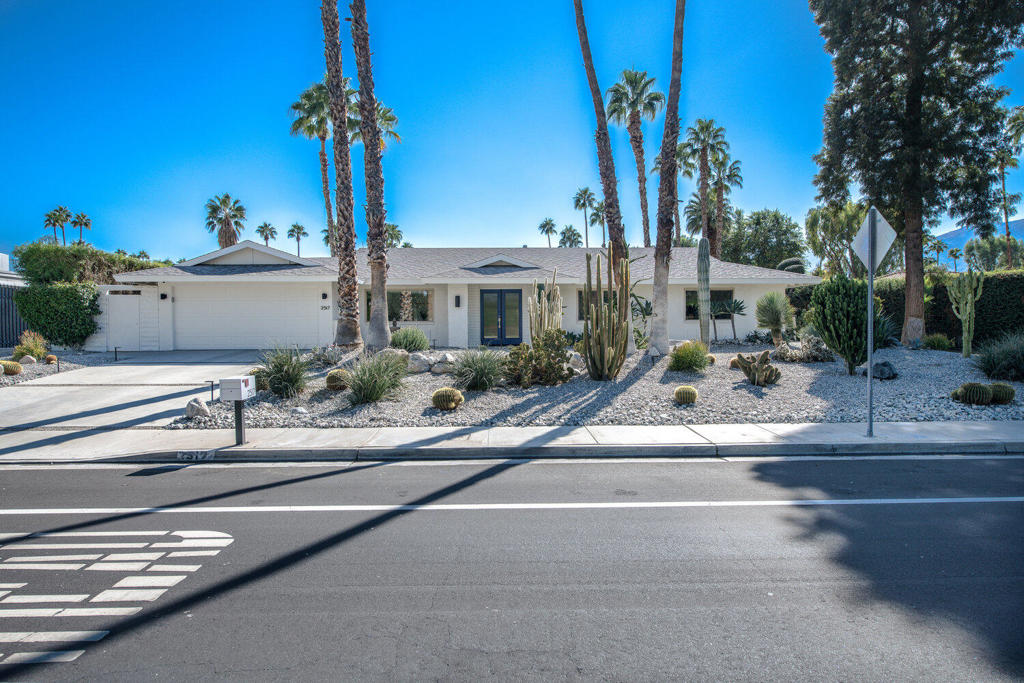 2517 E Mesquite Avenue