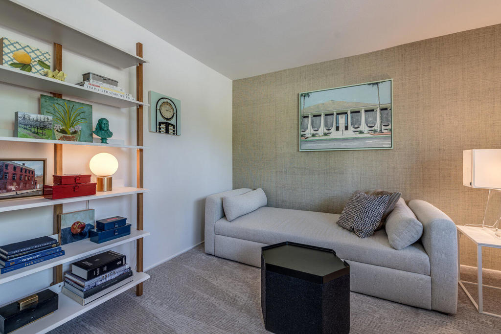 2517 E Mesquite Avenue