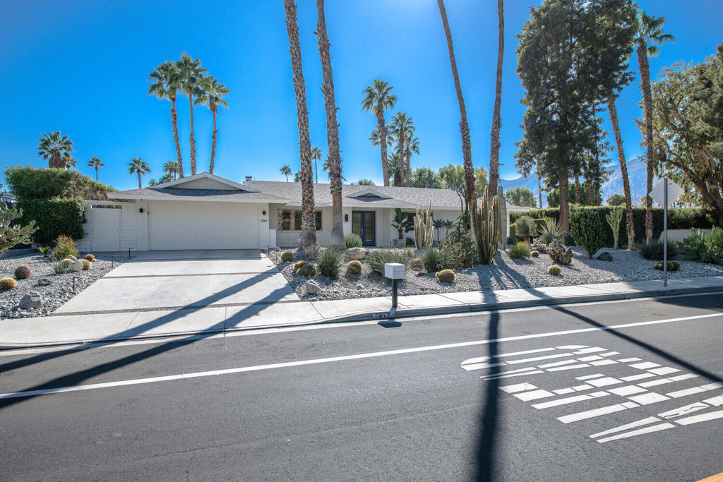 2517 E Mesquite Avenue