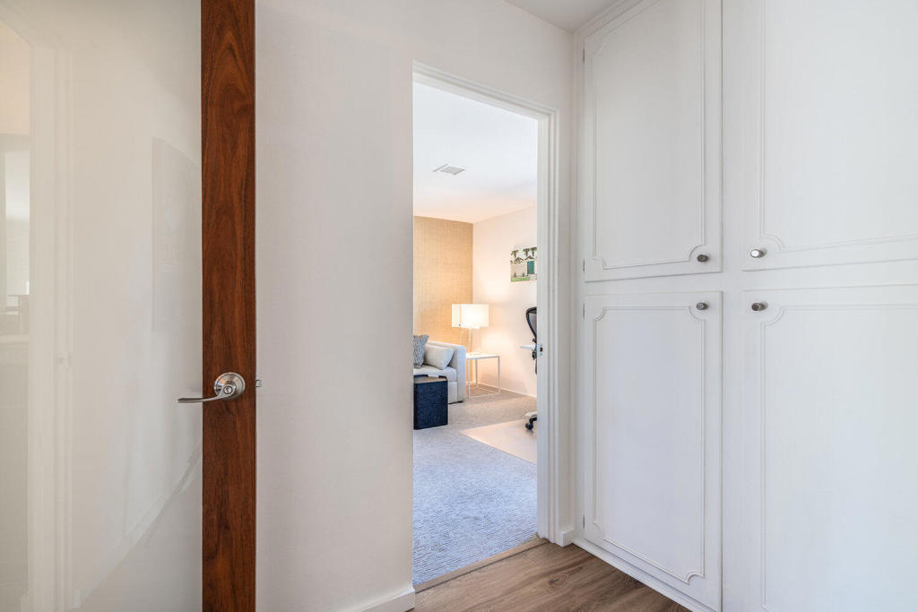 2517 E Mesquite Avenue