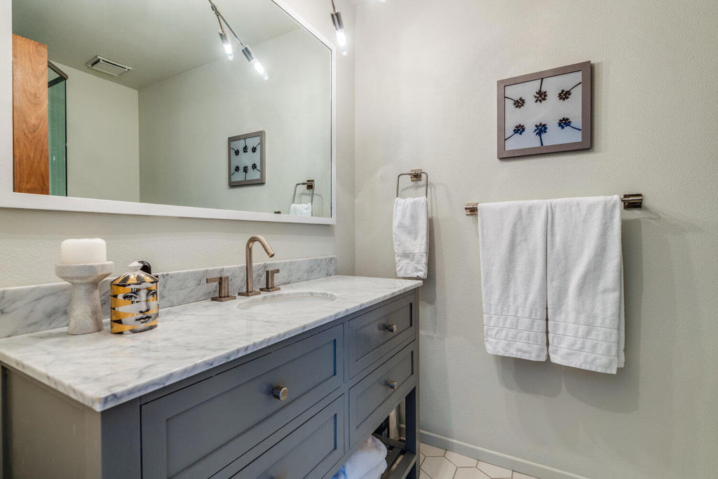 2517 E Mesquite Avenue