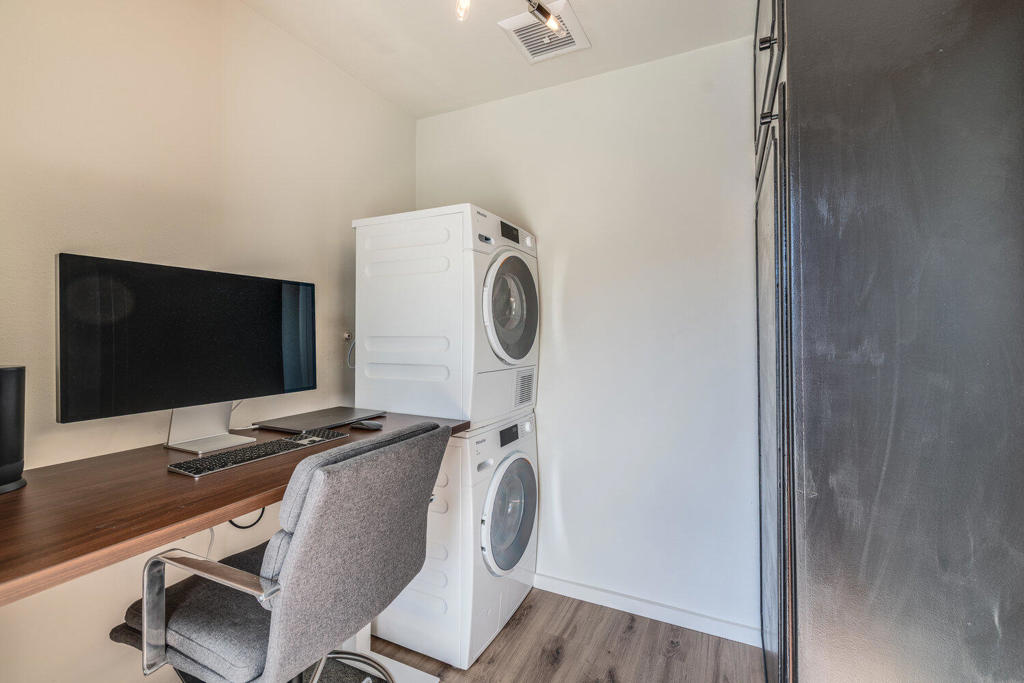 2517 E Mesquite Avenue