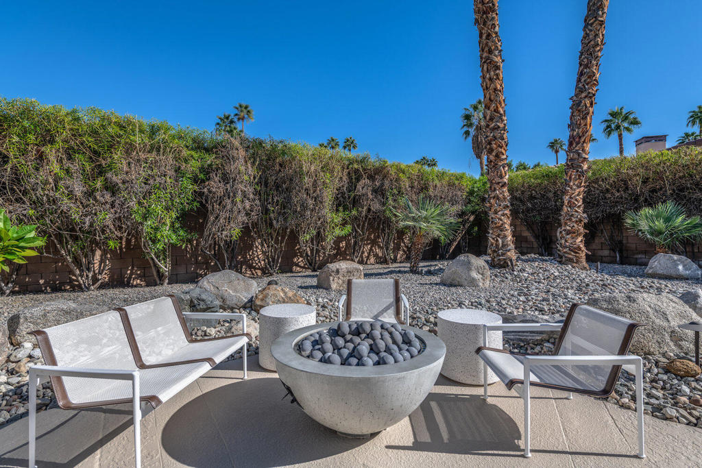 2517 E Mesquite Avenue