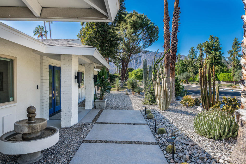 2517 E Mesquite Avenue