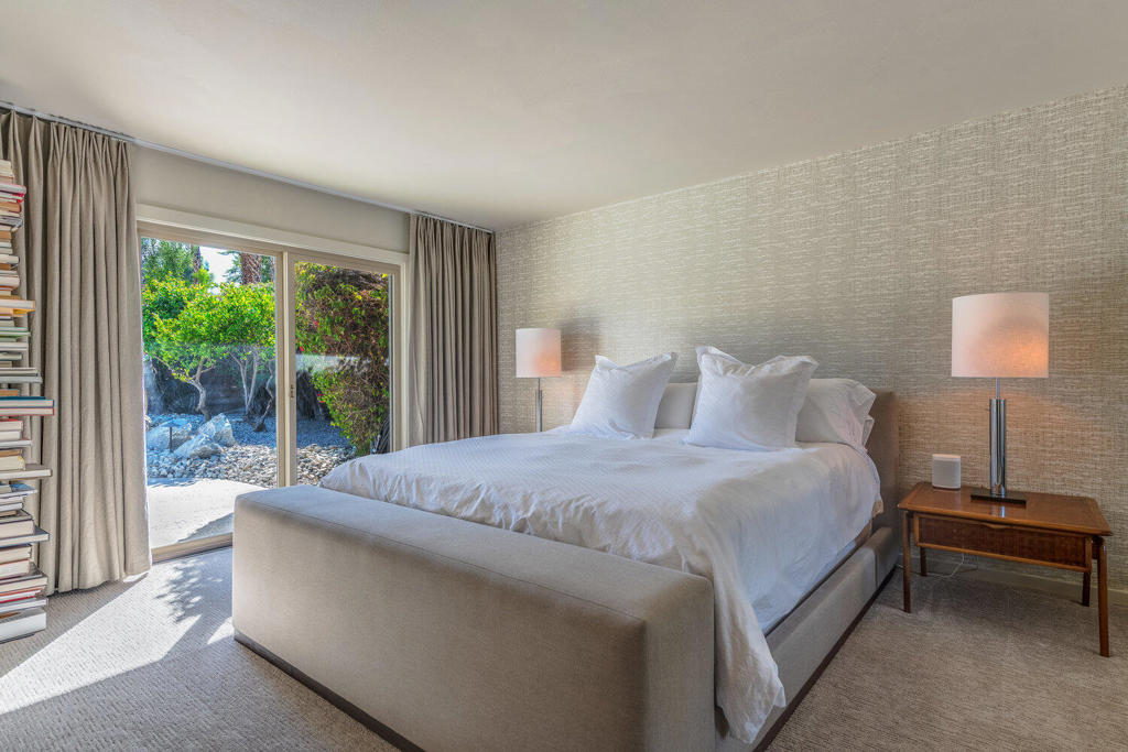 2517 E Mesquite Avenue