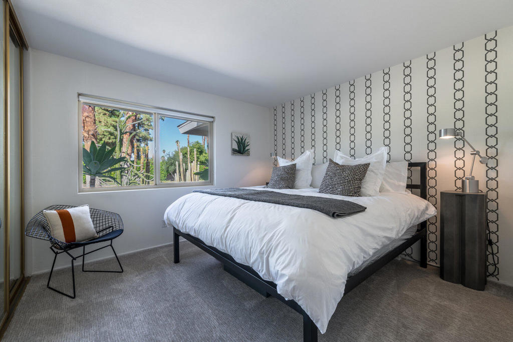 2517 E Mesquite Avenue