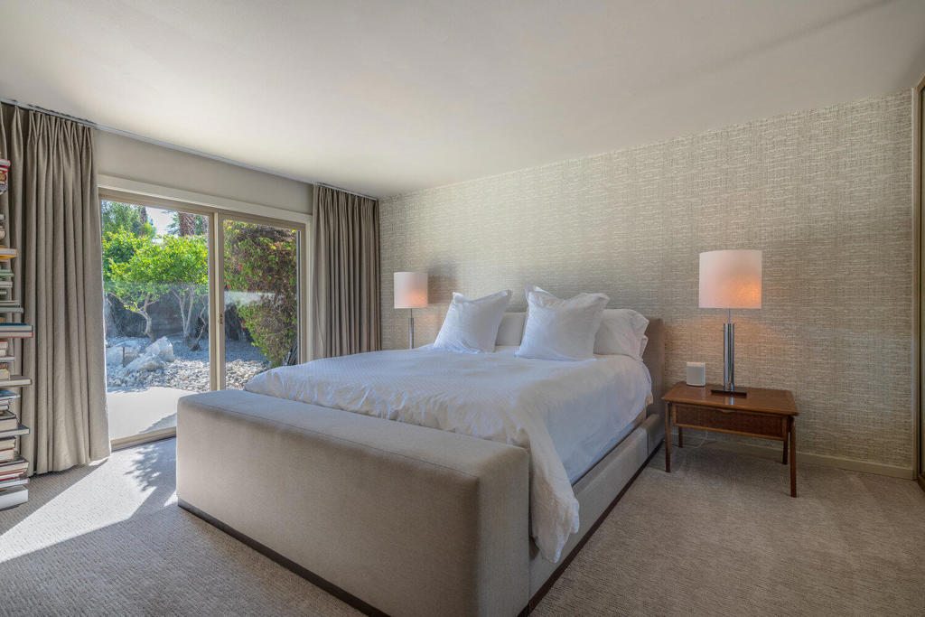 2517 E Mesquite Avenue