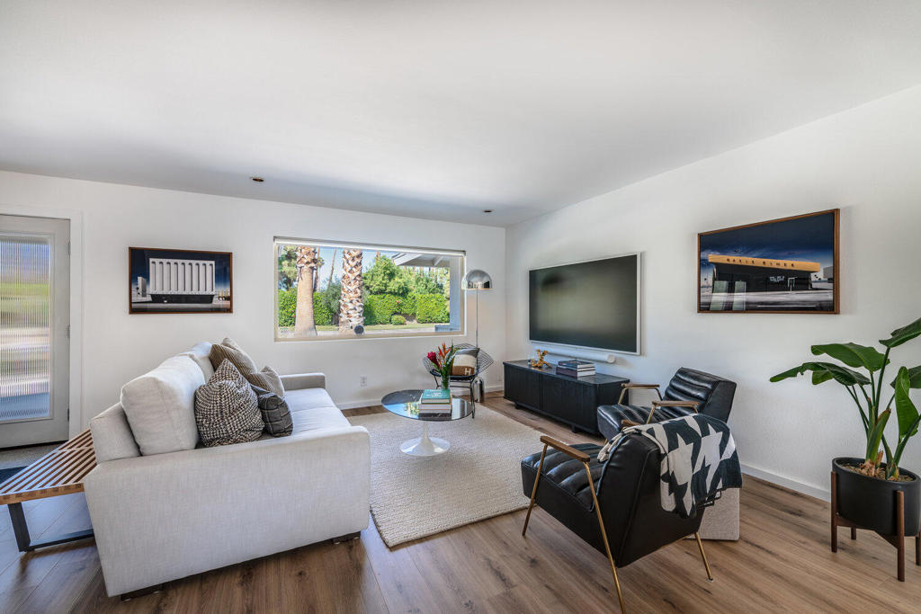 2517 E Mesquite Avenue