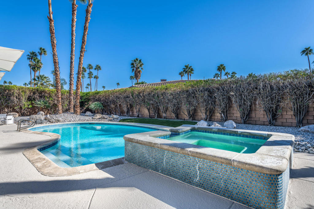 2517 E Mesquite Avenue