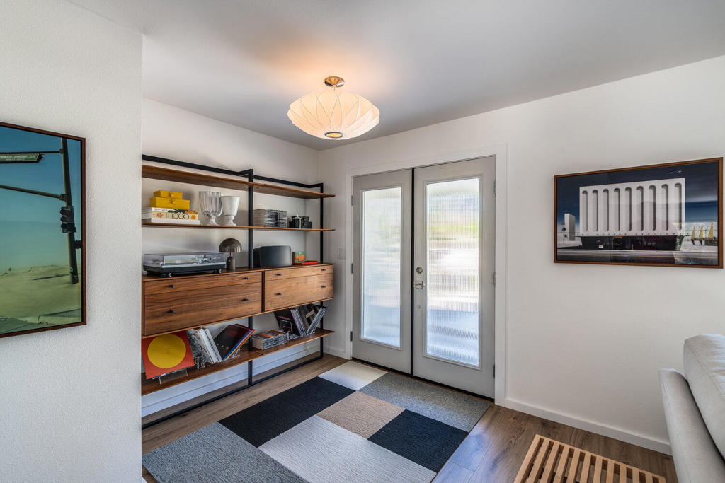 2517 E Mesquite Avenue