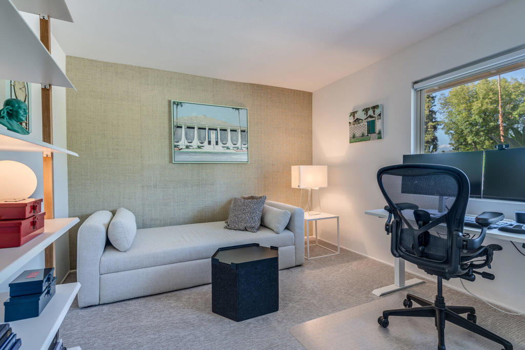 2517 E Mesquite Avenue