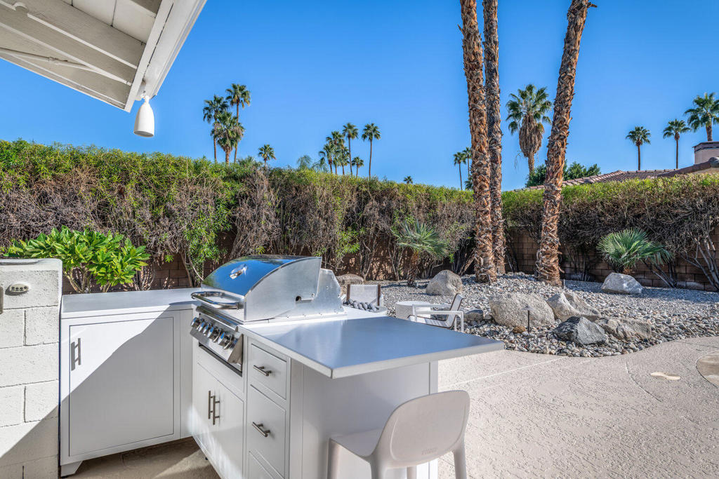 2517 E Mesquite Avenue