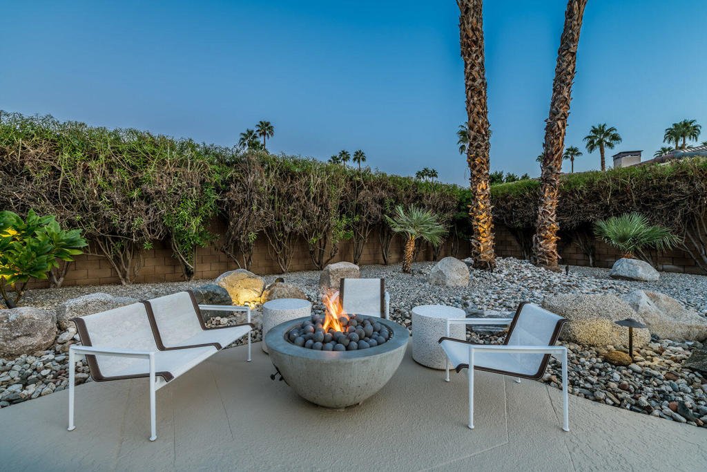 2517 E Mesquite Avenue