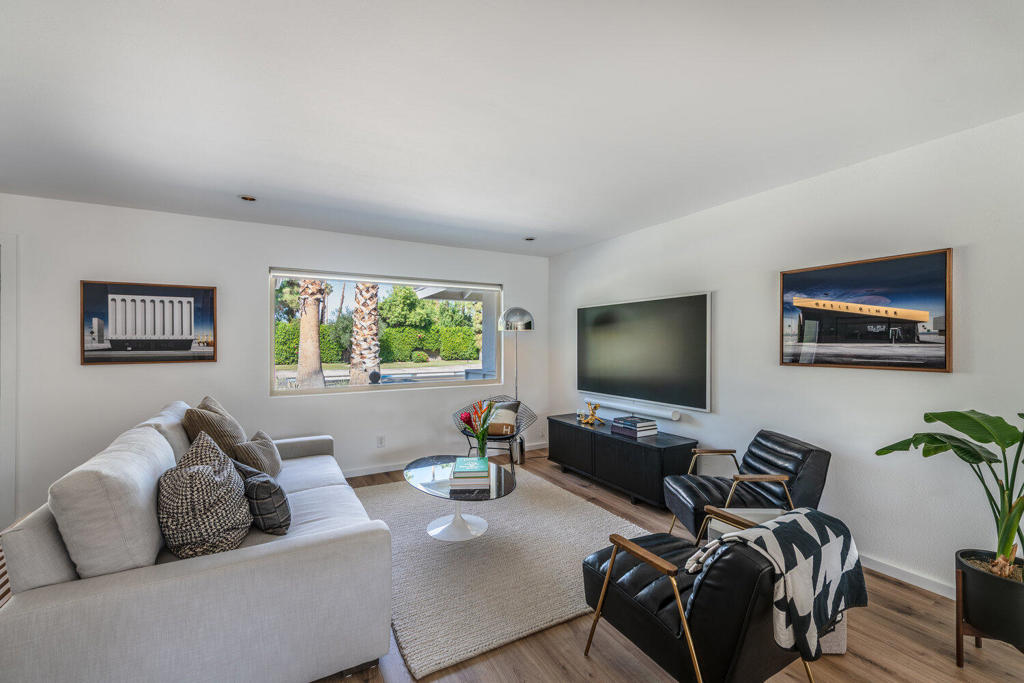 2517 E Mesquite Avenue