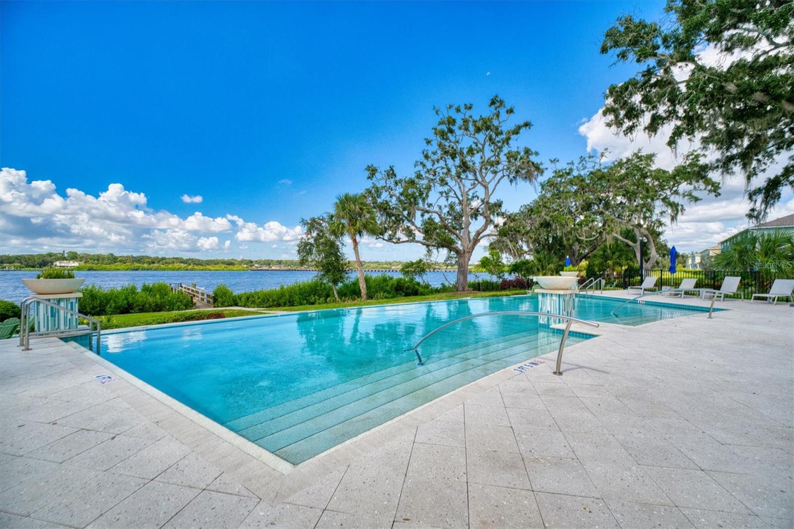 2001 PALM KEY AVE