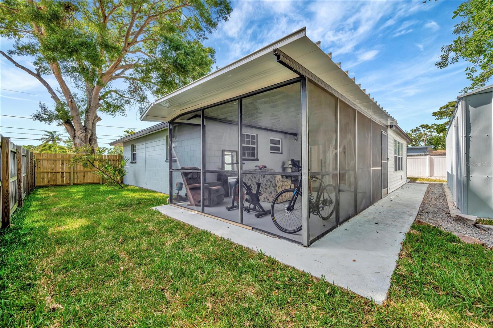 15591 DARIEN WAY