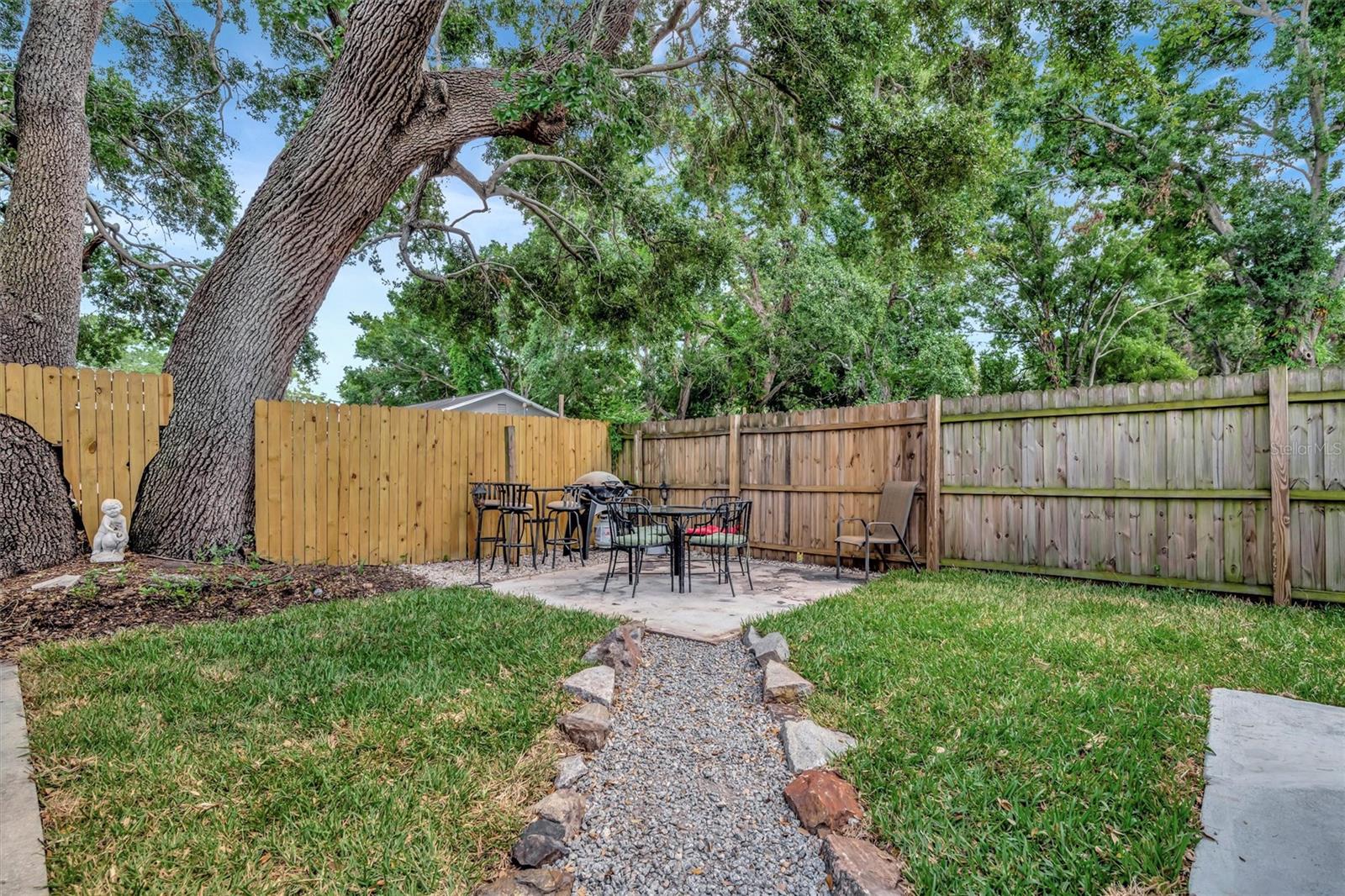 15591 DARIEN WAY