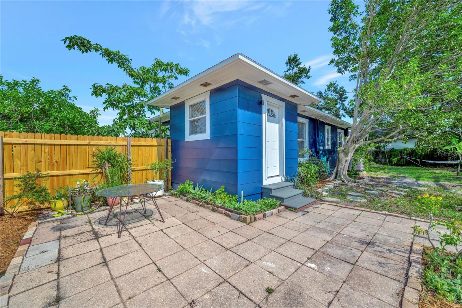301 KINGSTON ST S
