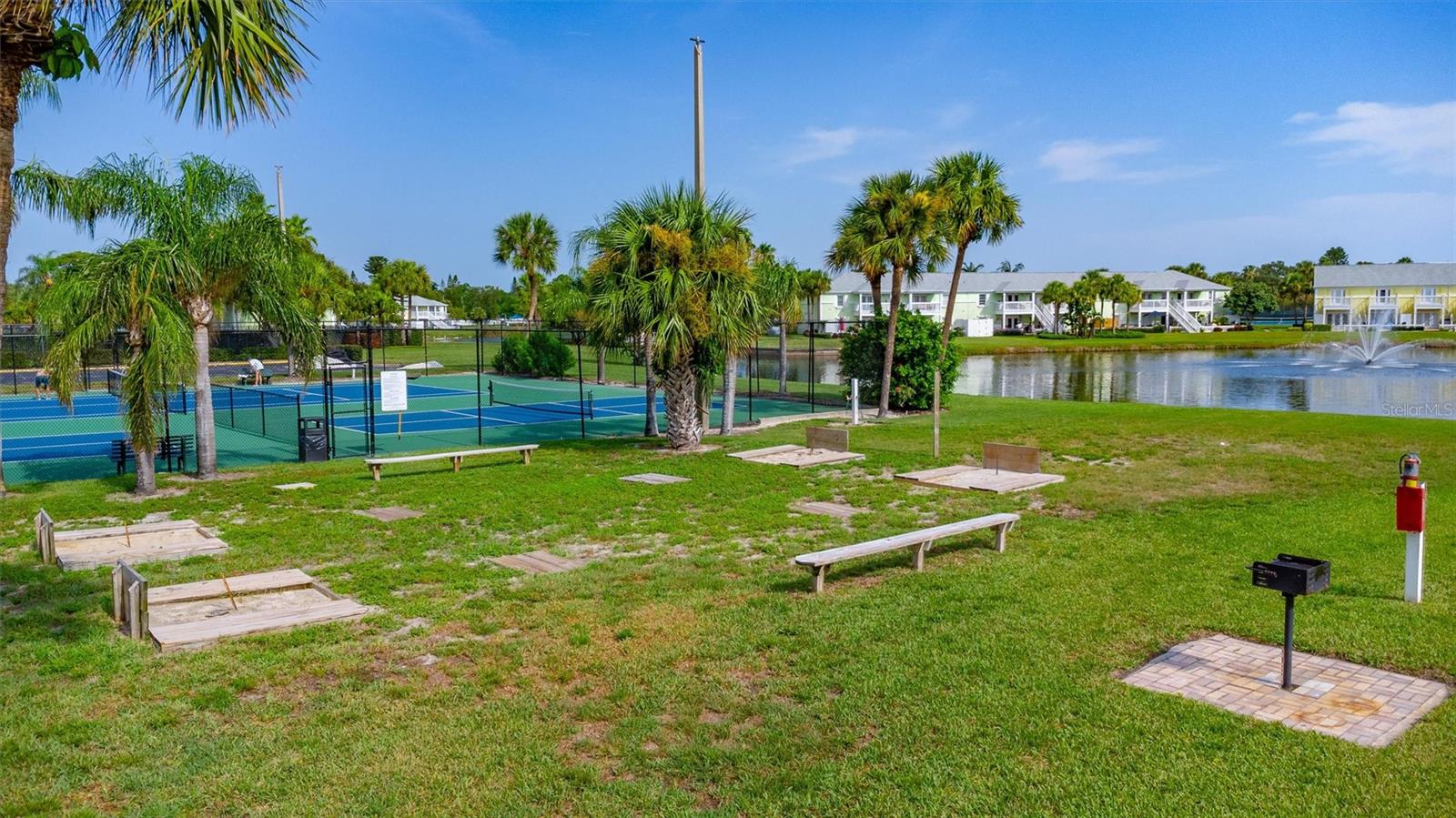 4827 COQUINA KEY DR SE #B