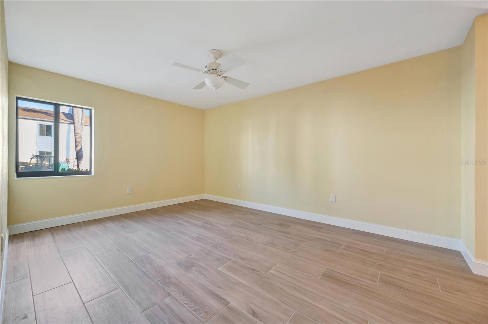 11412 8TH ST N AVE N #1007