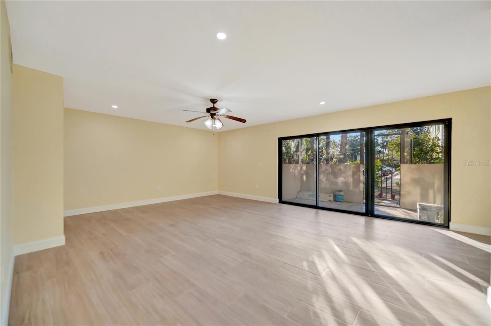 11412 8TH ST N AVE N #1007