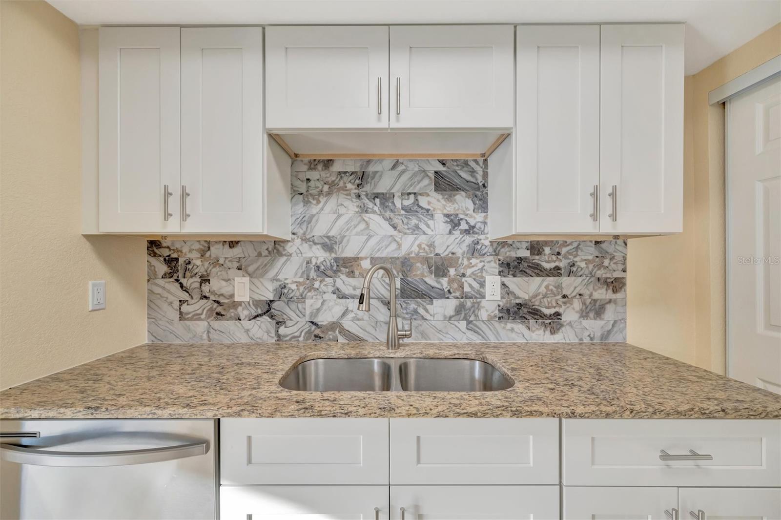 11412 8TH ST N AVE N #1007