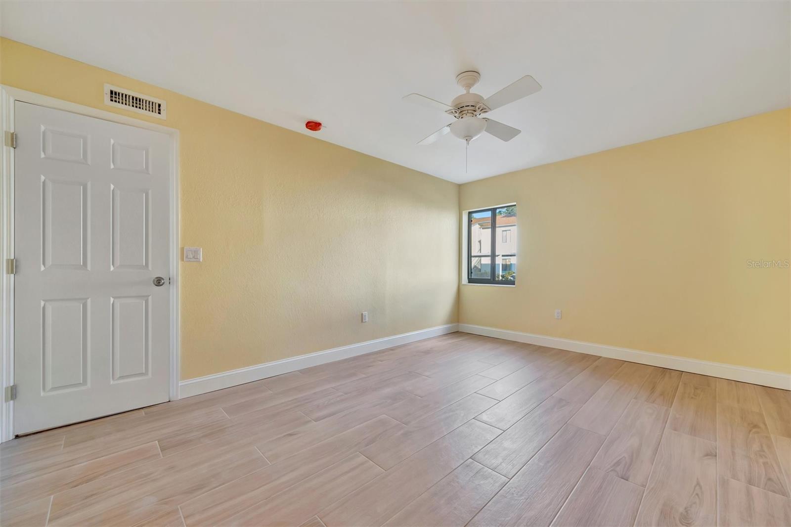 11412 8TH ST N AVE N #1007