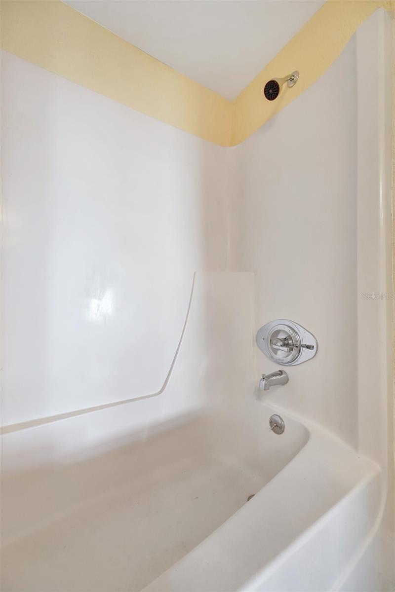 11412 8TH ST N AVE N #1007