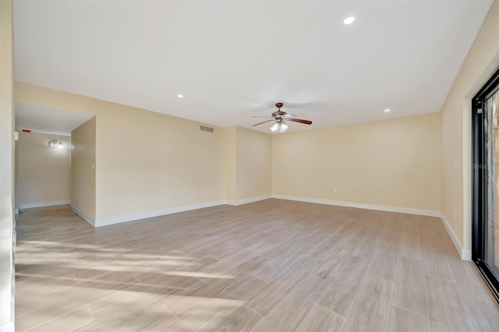 11412 8TH ST N AVE N #1007