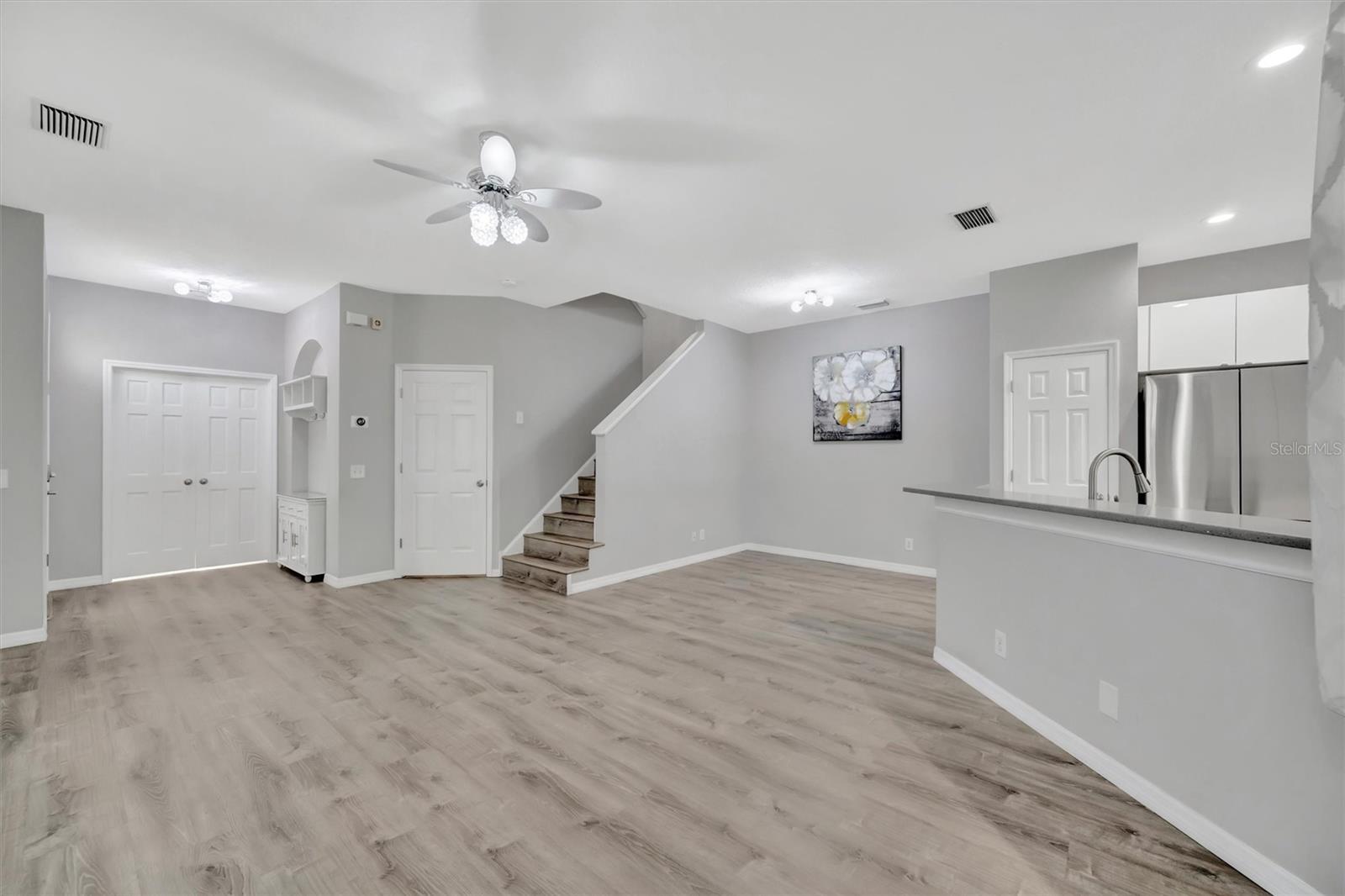 547 BLACK LION DR NE