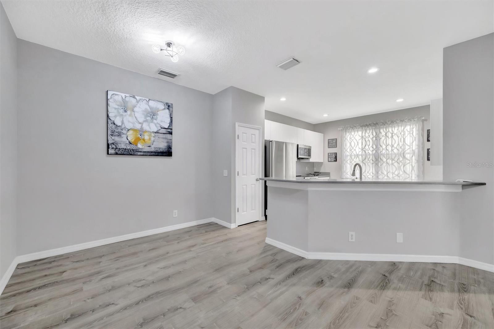 547 BLACK LION DR NE