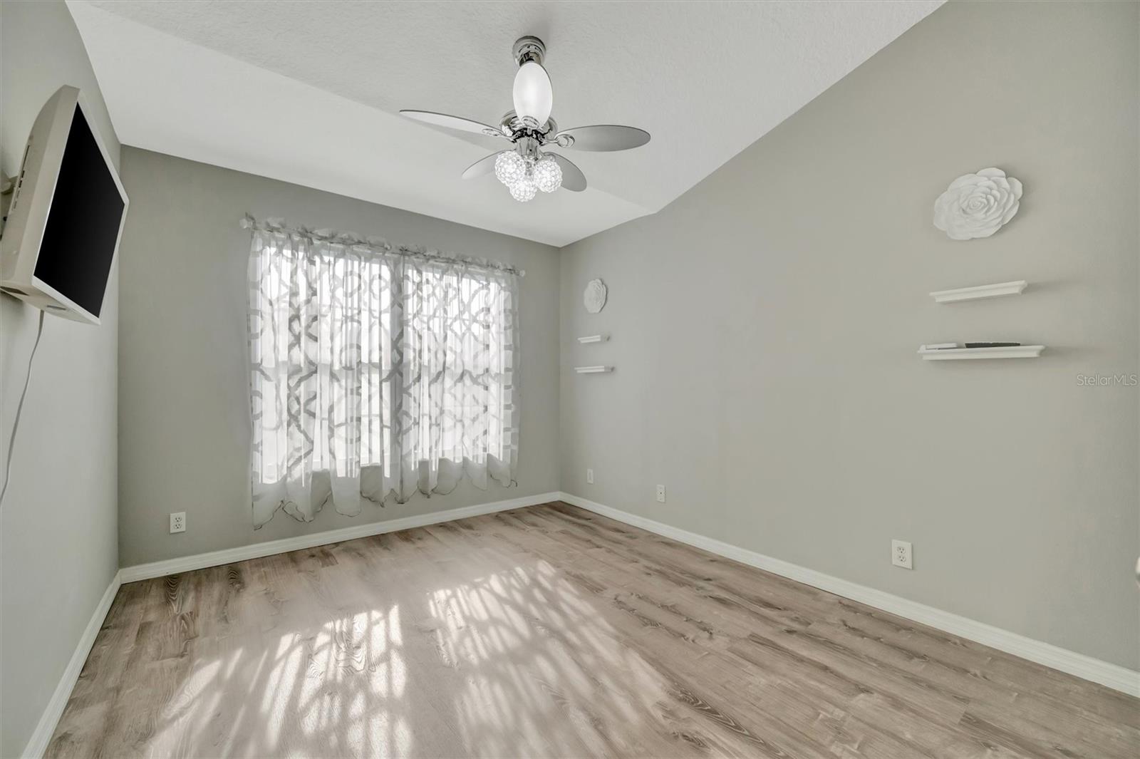 547 BLACK LION DR NE
