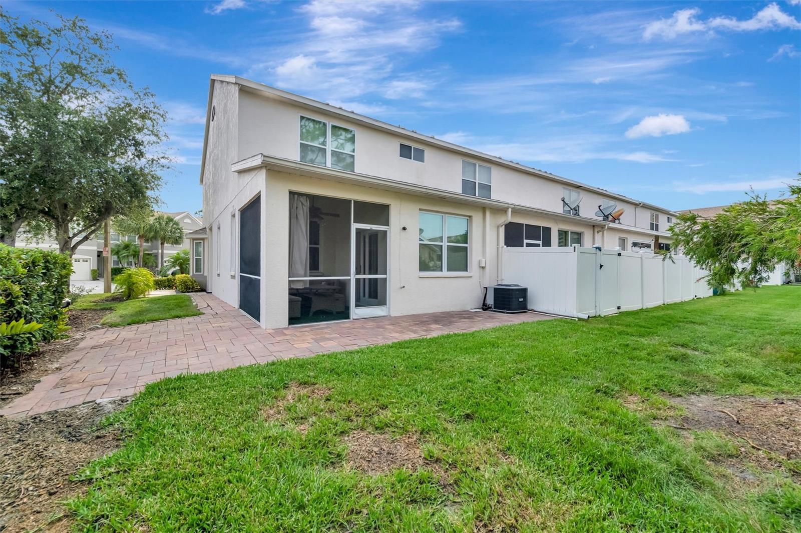 547 BLACK LION DR NE