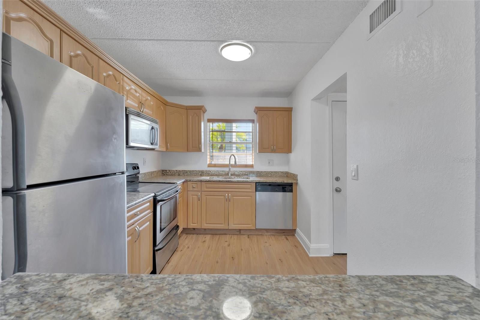 2836 SOMERSET PARK DR #103