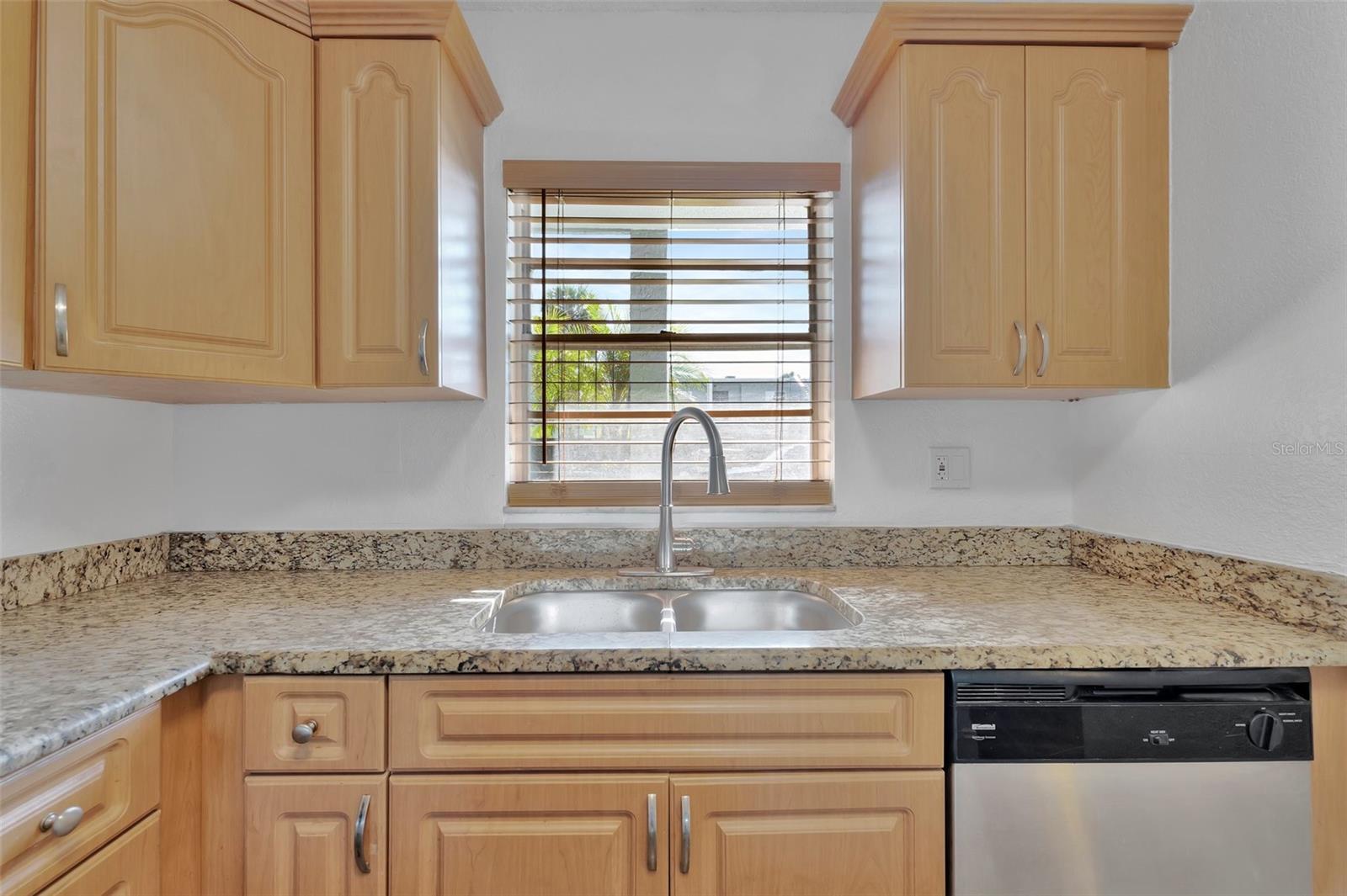 2836 SOMERSET PARK DR #103