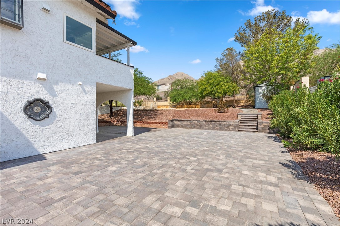 1068 Eastridge Way