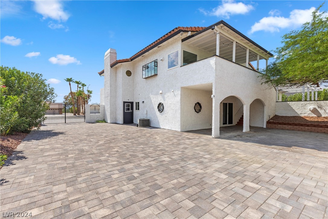 1068 Eastridge Way
