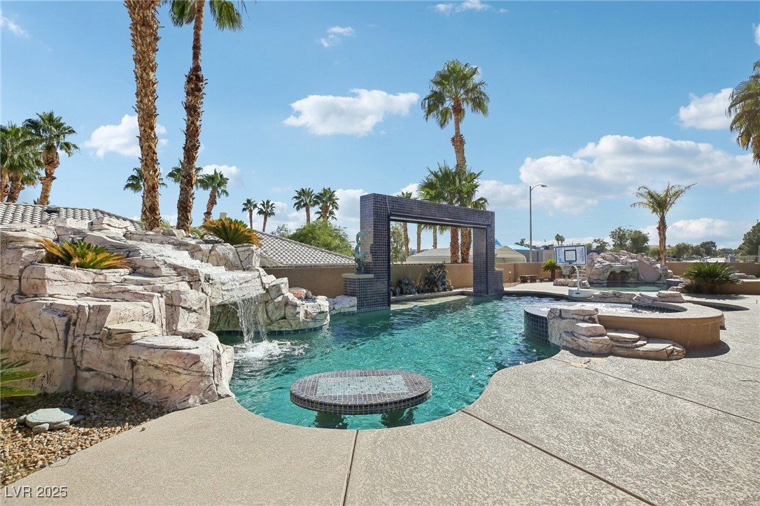 3622 Mooncrest Circle