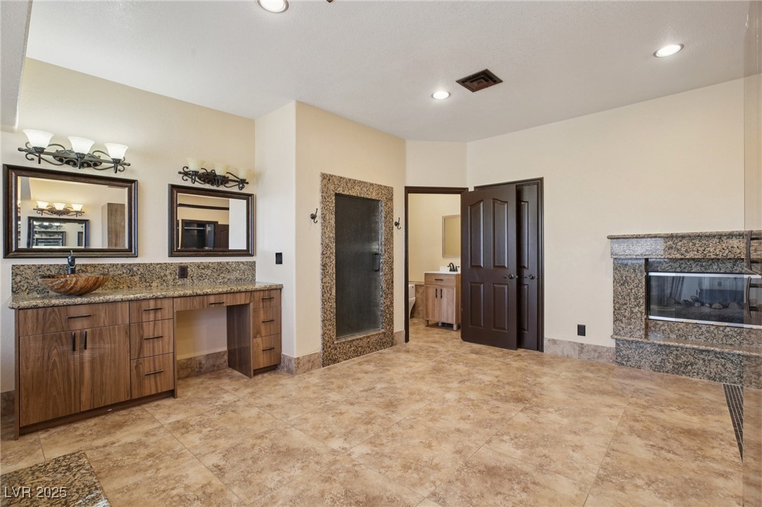 3622 Mooncrest Circle