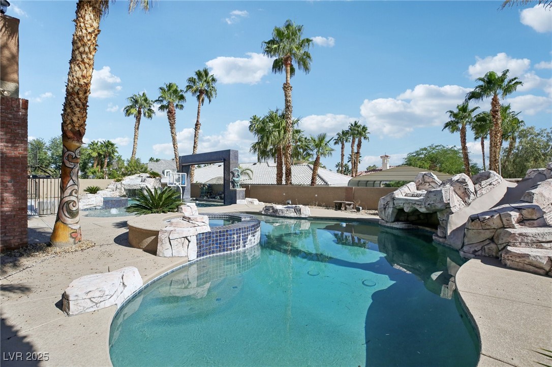 3622 Mooncrest Circle