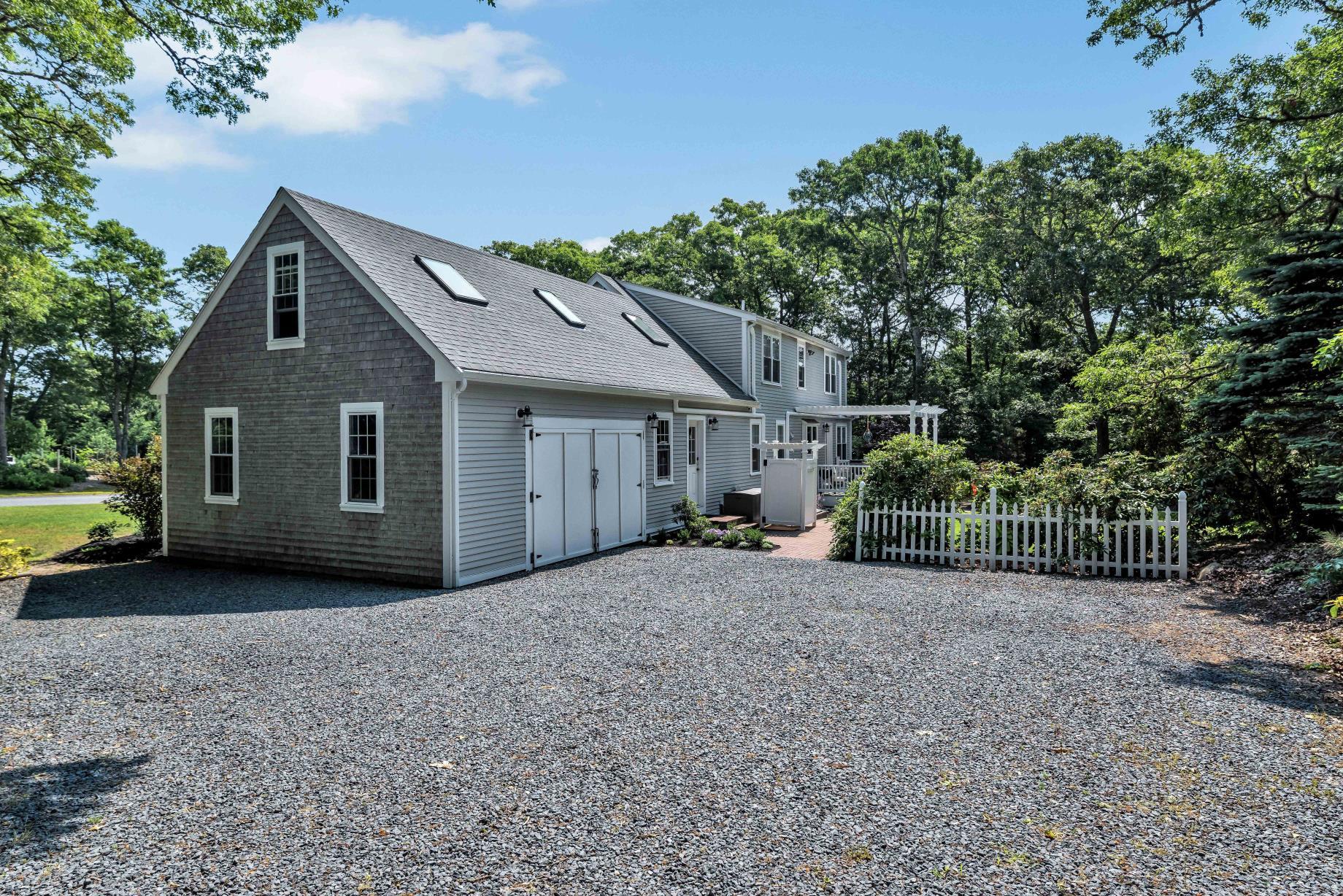 30 Bay Pine Road