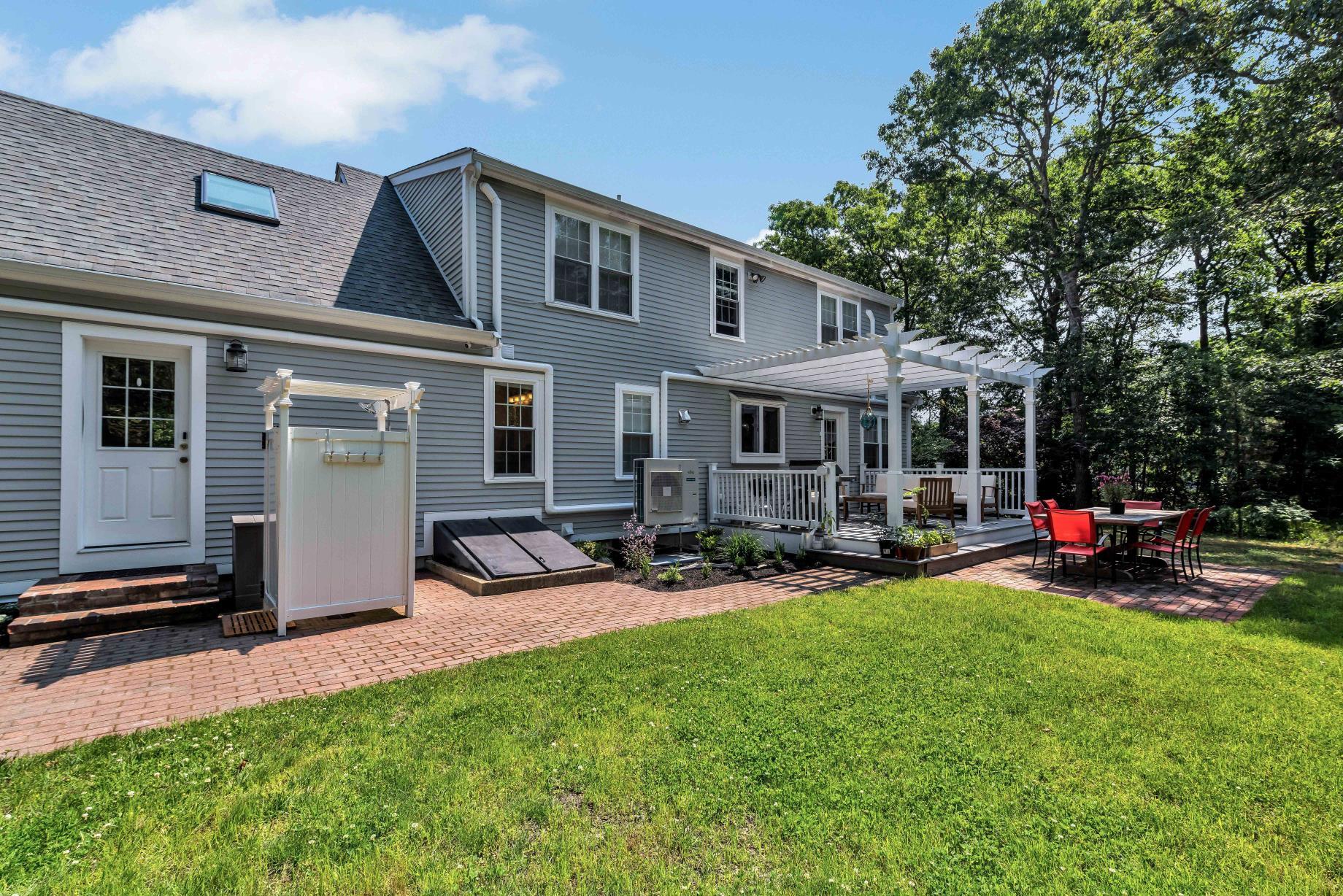 30 Bay Pine Road