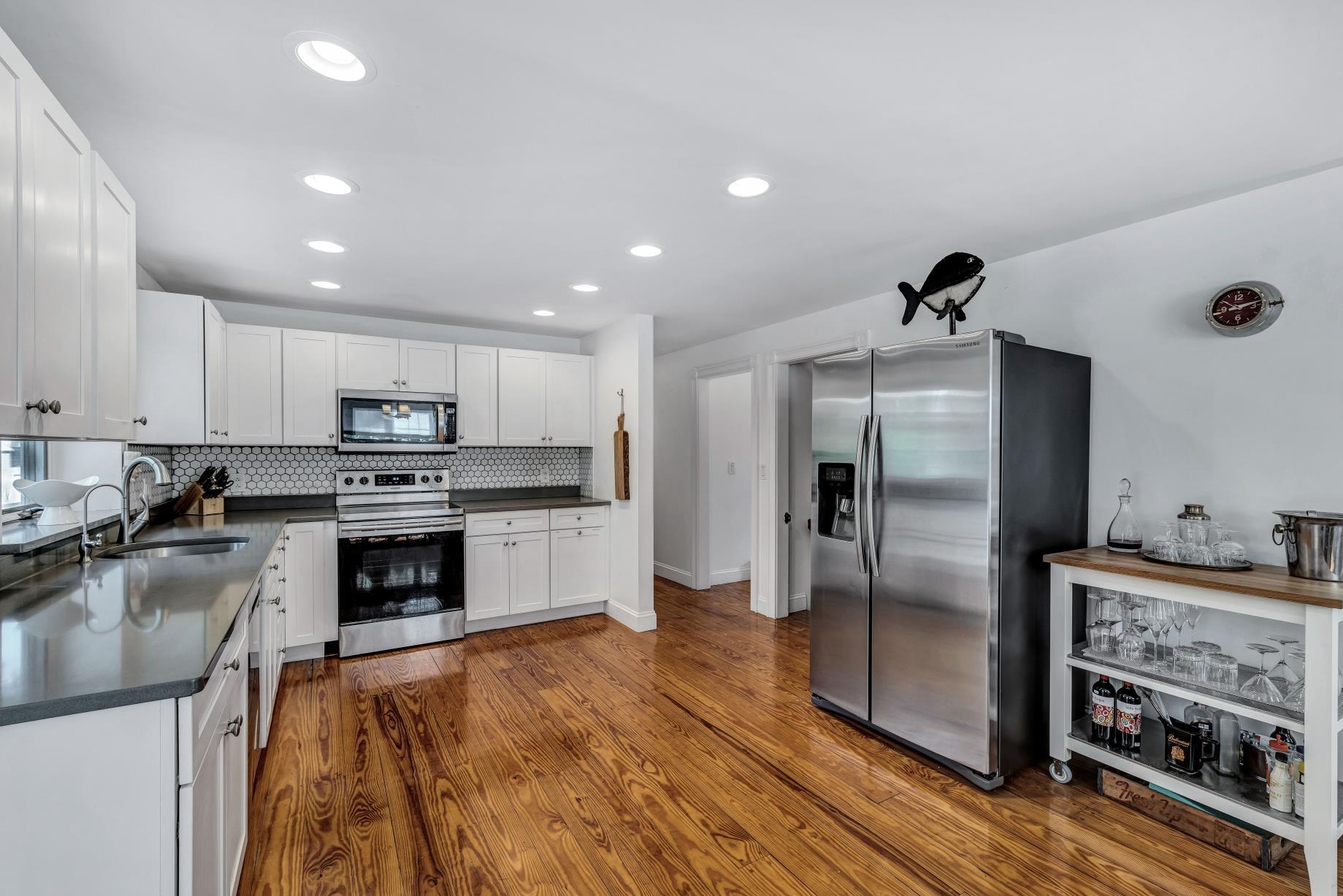 30 Bay Pine Road