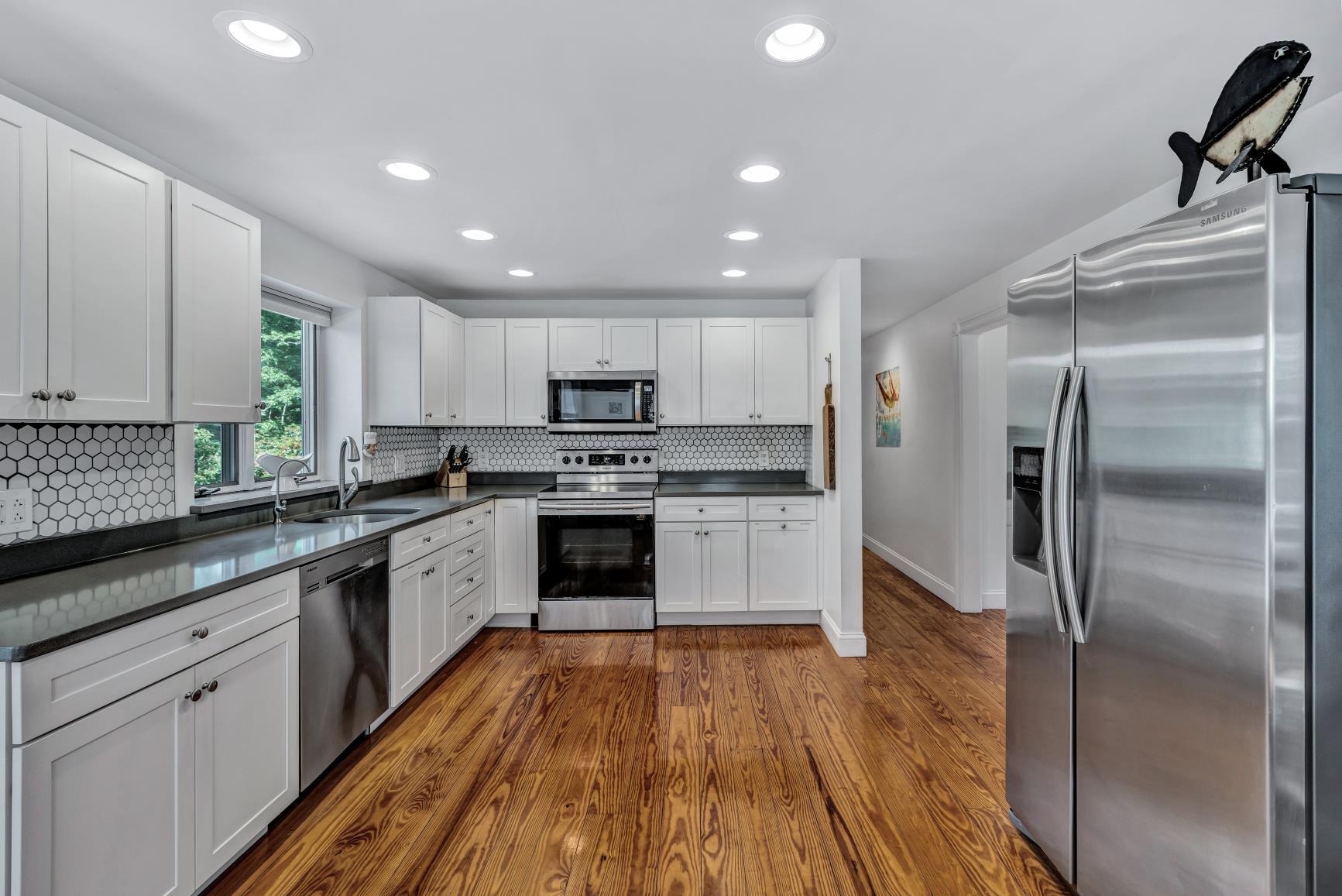 30 Bay Pine Road