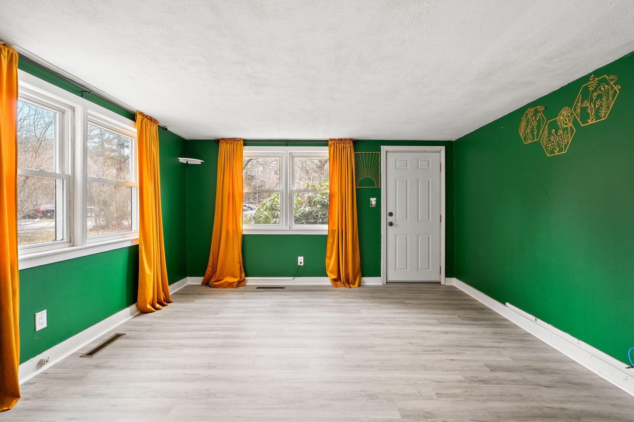 11 Carol Avenue